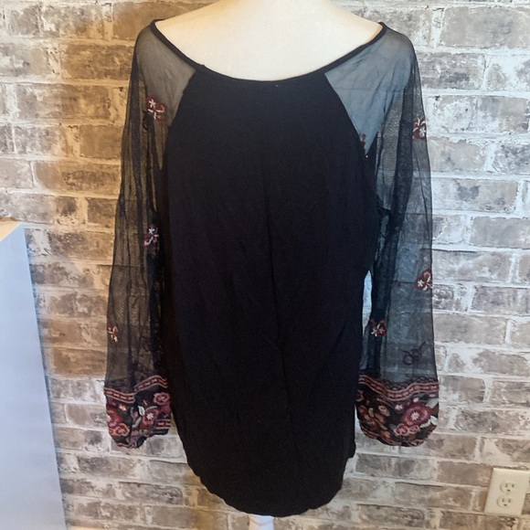 Maurice’s crewneck blouse. Long semi-sheer sleeves. Black. Size XXL. - Picture 8 of 16